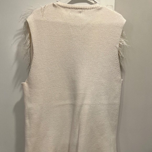 New with Tags New York & Company Ombre Grey and Cream Faux Fur Sweater Vest - Picture 2 of 4